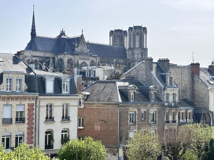 Forum Champagne Grand T2 Climatise Vue Cathedrale Reims Bagian luar foto