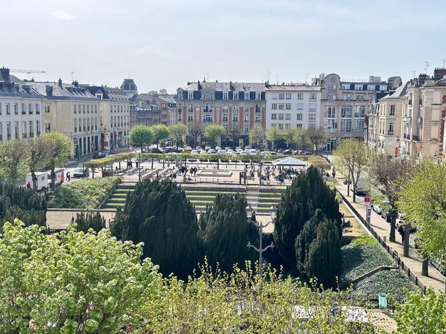 Forum Champagne Grand T2 Climatise Vue Cathedrale Reims Bagian luar foto